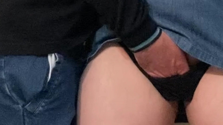 Niki studio: Ouah !! La main d’un inconnu pervers dans ma culotte sexy