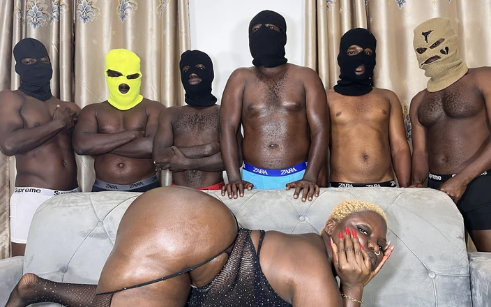 Sweetqueen2: Gangbang on Big Booty Sweetqueen with Rough Sex and Cum...