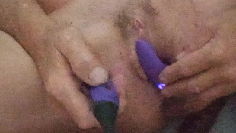 Lizzy Yum: Lizzy Yum - sd septiembre 2025 bañándose, dilatada masturbándose en primer plano