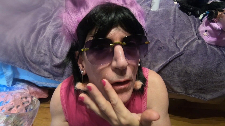 Daphne Desire: Daphne Pours Memancut Mani Di Mukanya Dan MenggeselNya Di Seluruh...