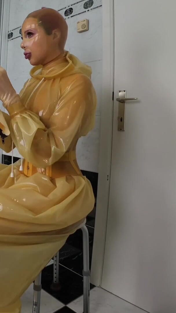 Miss_Fetilicious: Transparent Latex Layers Timelaps
