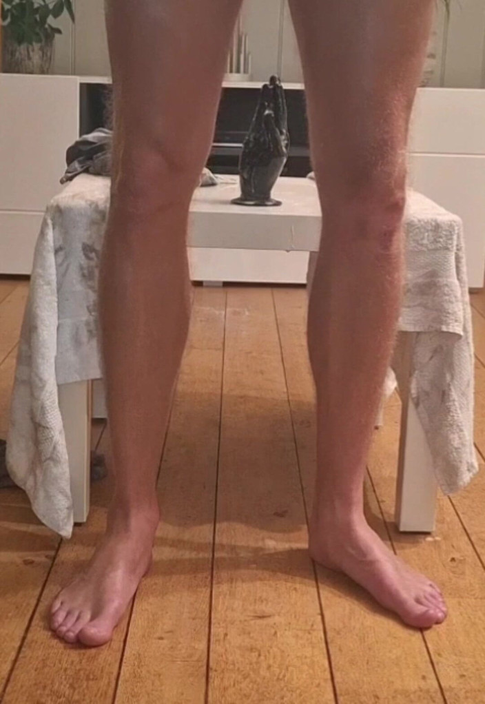 NoFace Twink X: Gorący gej twink uwielbia ogromną pięść w dupie i jedzie...