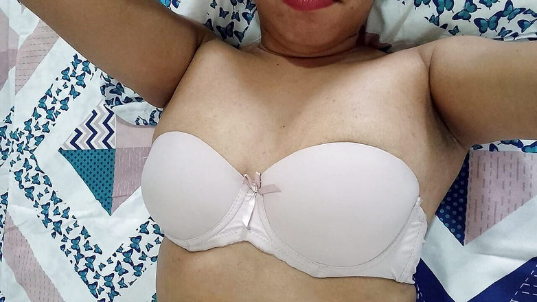 PATY PATY: Masturbuje se mnou !! Učí, jak si dát lahodnou masturbaci a...