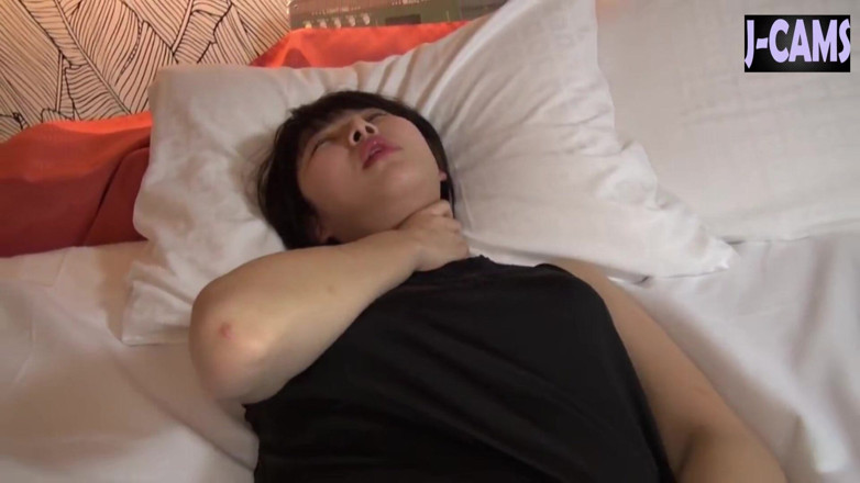 J-Cams: 素人のパンティが濡れ、熱がゆっくりと広がるソロの瞬間 - クリップ4