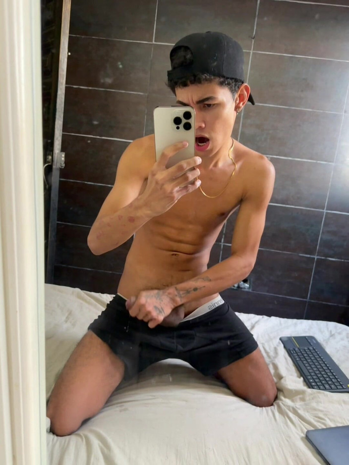 Icyhot707: मेरे बड़े युवा लैटिन लड़के के लंड को छूना