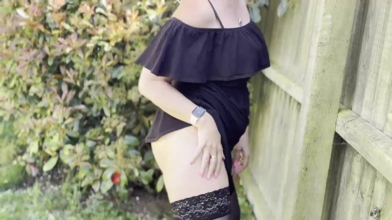MartinsMrsMilf: Omg I’m Literally Stripping in My Garden.