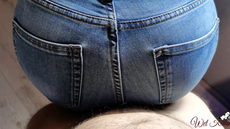 Wet Kelly: Gorąca MILF w Blue Jeans Suchy Garb a Hard Cock