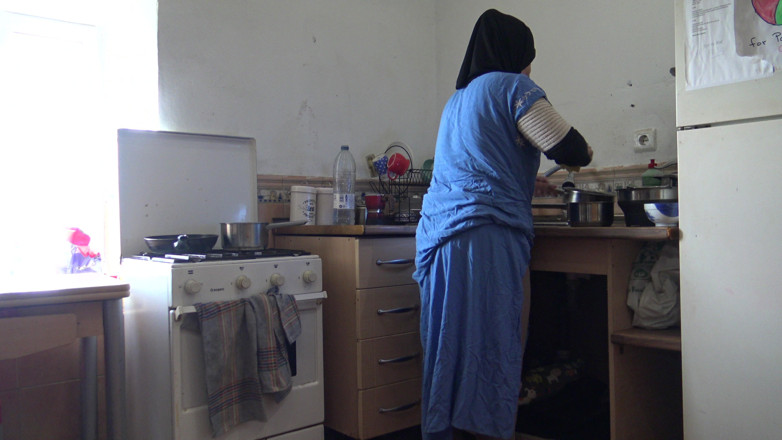 Souzan Halabi: Homemade Hard Fucking Arab Wife in Kitchen