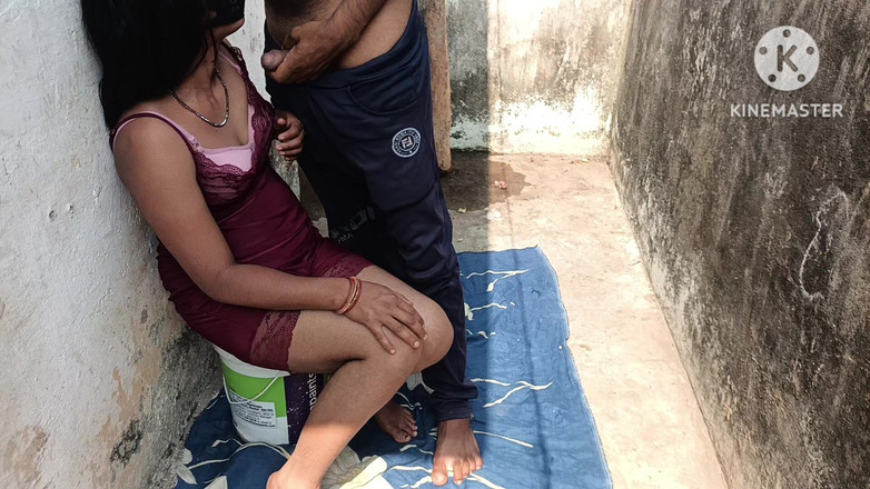 Raniki chut: Hintli güzel köylü kız arkadaş açık havada seks videosu tam...