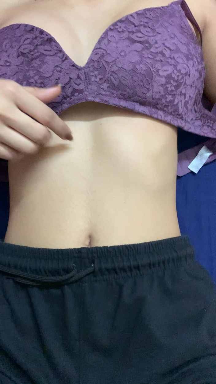 Riya mickey: 대학에서 온 의붓여동생이 좋아하는 티셔츠를 입고 나를 빨고 섹스하는 걸 봤어