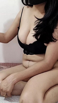 College Girl Fucked by Delivery Boy in Exchange for Free Pizz