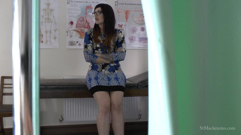 St Mackenzie's Archive: 보지를 가지고 노는 미스 헨드릭스