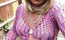 Kellycd: Amadora crossdresser Kellycd2022 sexy milf mijando sua pequena calcinha rosa...