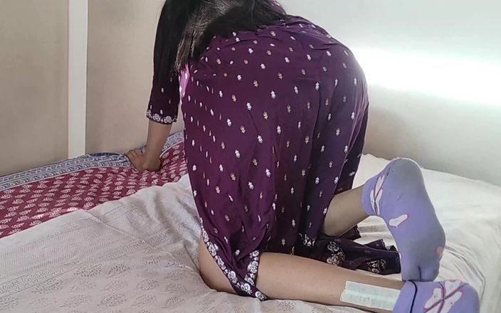 YourUrfi: Priya si adik tiri yang lagi sange fingering memeknya sendirian