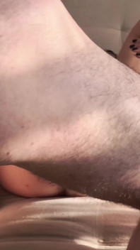 Biseksuele eigengemaakte seks met vrouw. Dubbele dildo. Vrouw scheert echtgenoot. Volledige scène. Ep 30031
