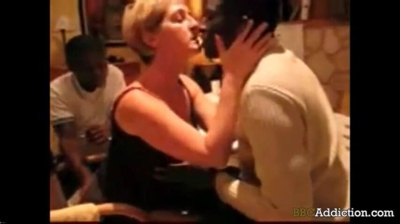 Cuckold MILF: Ketagihan kote hitam besar - 100% Video Lucah Amatur dan Buatan Sendiri....
