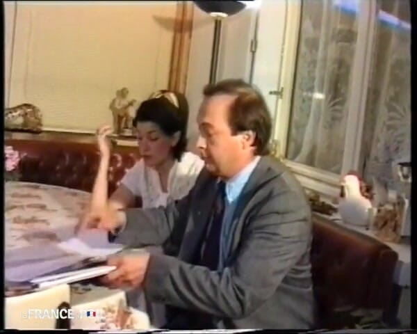 French Family Secrets: ek kharaab kendrit chhaatr chodne ke lie adhik taiyaar hai!