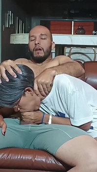 Après un mauvais film, une bonne baise avec ma demi-sœur est très excitante.