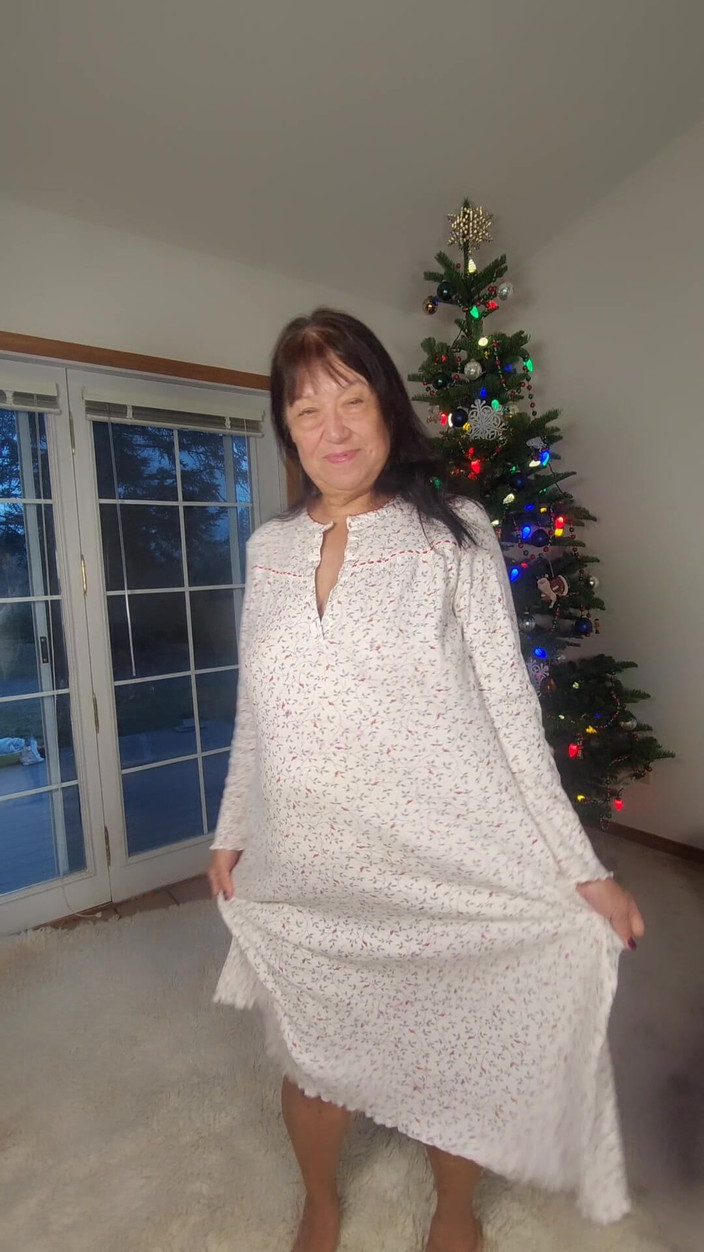 Zilah Luz: Purtând halatul meu de bunicuță așa cum este acel moment...