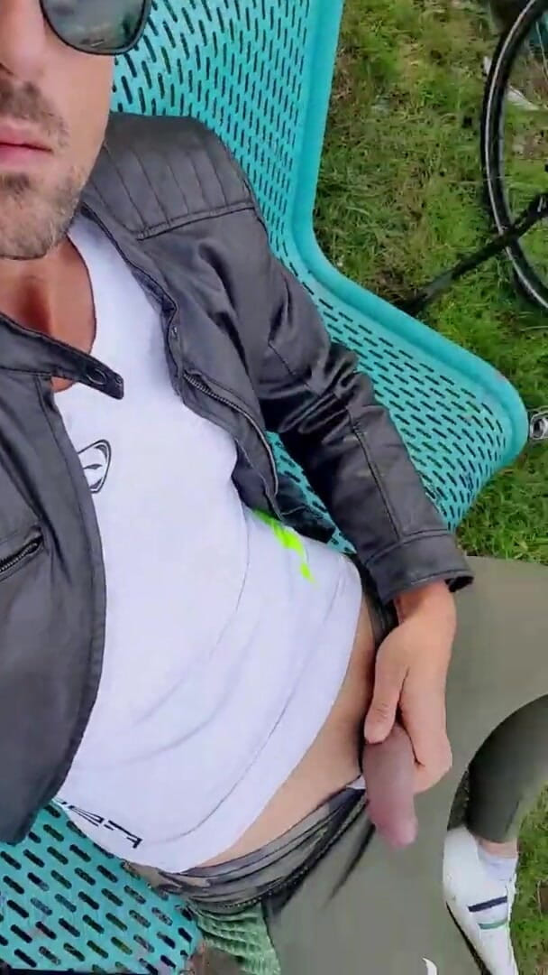 Slutboyben: 本 cam4 在巡航区公开暴露