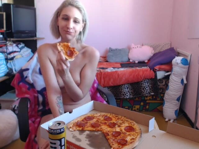 Cuteblonde666: Let's eat pizza together!