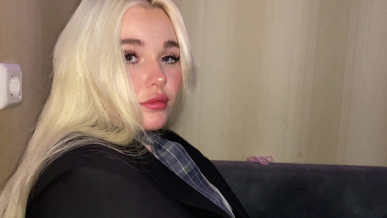 Blondessa: Młoda przyrodnia siostra Mści chłopaka za oszukiwanie, wkładanie pod kutas...