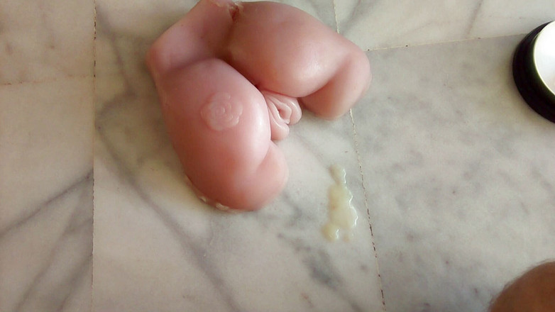 Sex hub male: John sahte amcığı sikiyor ve yere boşalıyor