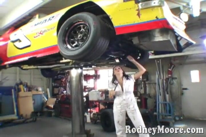Rodney Moore: ヴィンテージGianna Michaels巨乳でカーショップ