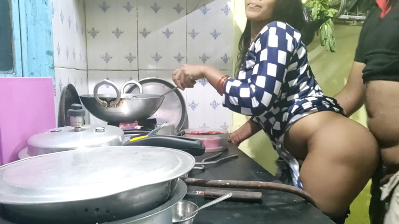 Mumbai Ashu: Hot Indian Girl Kichen Sex