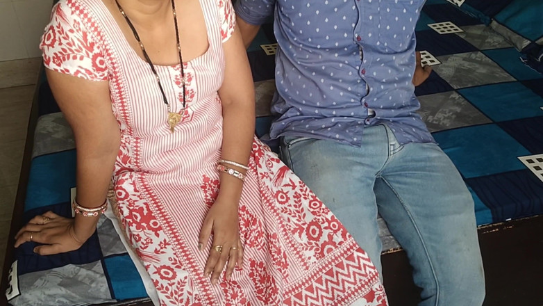 piryaprajapati: Aku menelepon teman bapak kos di rumahku dan ngentot dia...