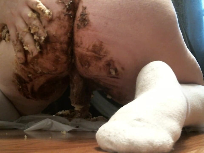 Roxxie rae page: Un mois, Aniversery Cake sitting