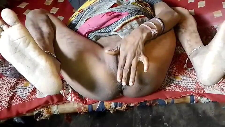 Deshi girl 9: Güzel solo model sakin bir özel anın tadını çıkarıyor