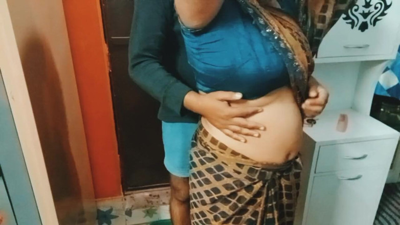 Manjushukla: Nueva pareja teniendo romance juntos
