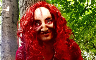 Demon Bitch: Un'arrapata cagna demone nella foresta