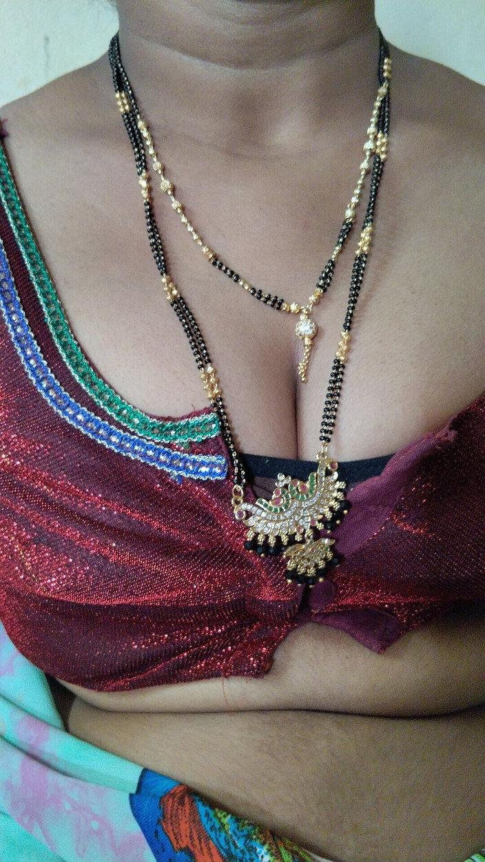 saira454: Hintli ateşli saira ev hanımı büyük sebze salatalık amcığımı sikiyor