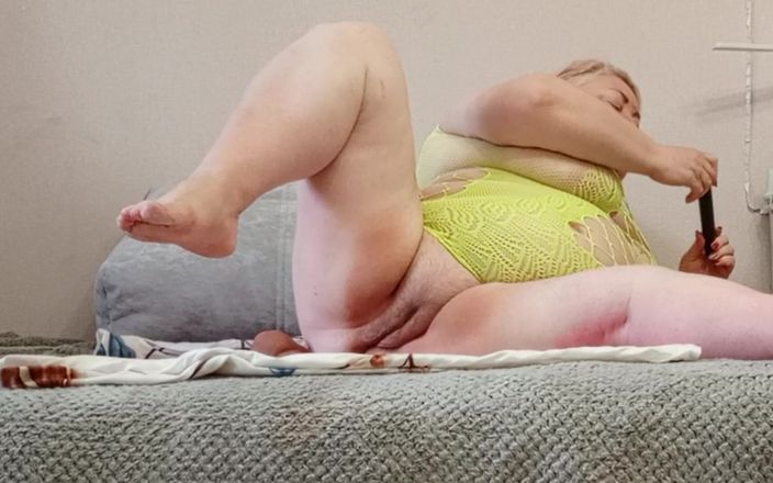 Zona901: Komşu orgazm olmak için oyuncaklarla mastürbasyon yapıyor
