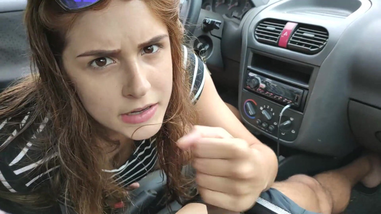 Shamelesscouple: 車の中で見知らぬ人のペニスをしゃぶる