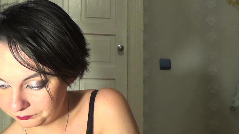 Sexy Milf: Enorme sfida di pipì! Parte 2!! 44 minuti 50 ml di piscio ogni 5...