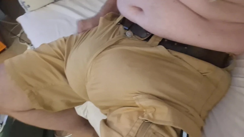 Monster_Meat_: Bobble gemuk dalam seluar pendek