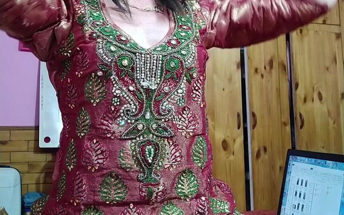 Bolly Karma: 飽くなき痴女妻は今夜巨大なBBCが必要
