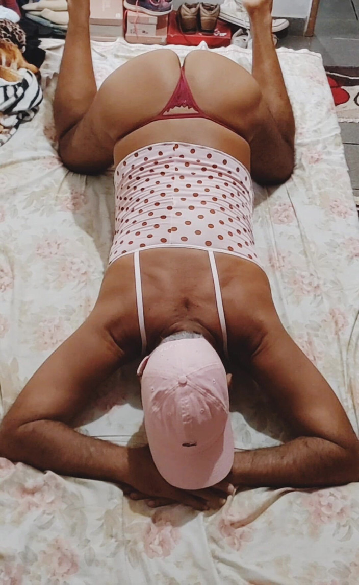 Ladysilvas: Ladysilva crossdresser dengan lingerie seksi di ranjang obrolan langsung 15