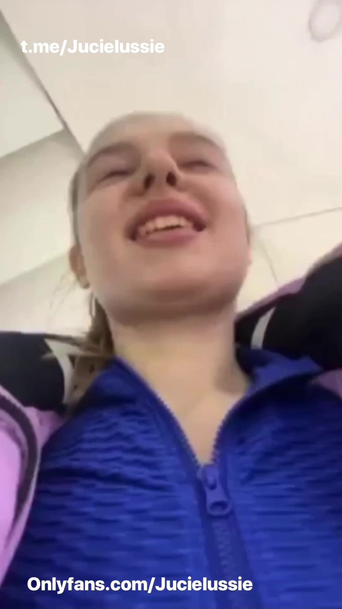 JuiceLussie: Scopata inaspettata nello spogliatoio