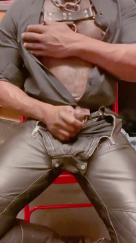 Leren Spijkerbroek Aftrekken En Open Shirt Homo Porno Randsessie