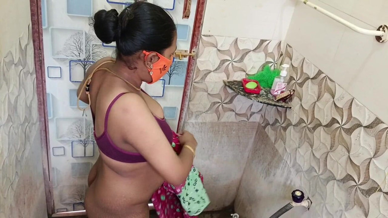 Mami4711: 화장실 핫한 소녀 새엄마와 배다른 아들의 아주 아메즈링 순간