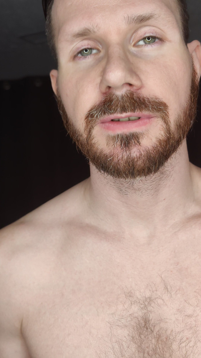 Albino Adonis: Benvenuto