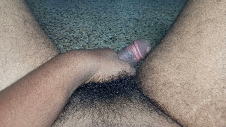 Fucking my wife: Ma copine desi se fait lécher la chatte en s’embrassant