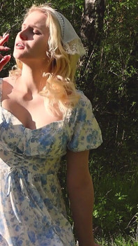 Una Ragazza Del Villaggio