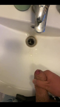 Stayed in a Houseshare for a Night and I Unloaded in the Sink