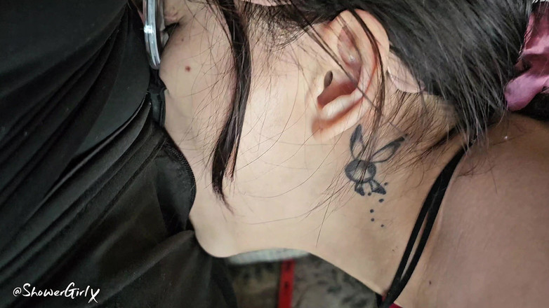 ShowerGirlX: Ragazza carina succhia cazzo tutto il giorno