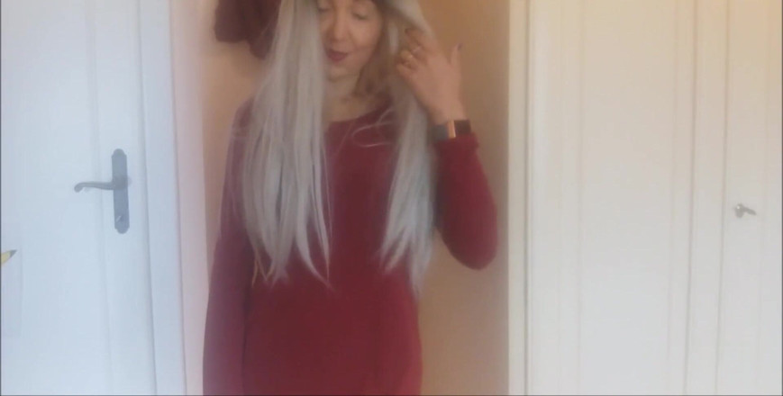 savannahamatoriale: Es inútil seguir venerando a ella. Esta hermosa mujer te...